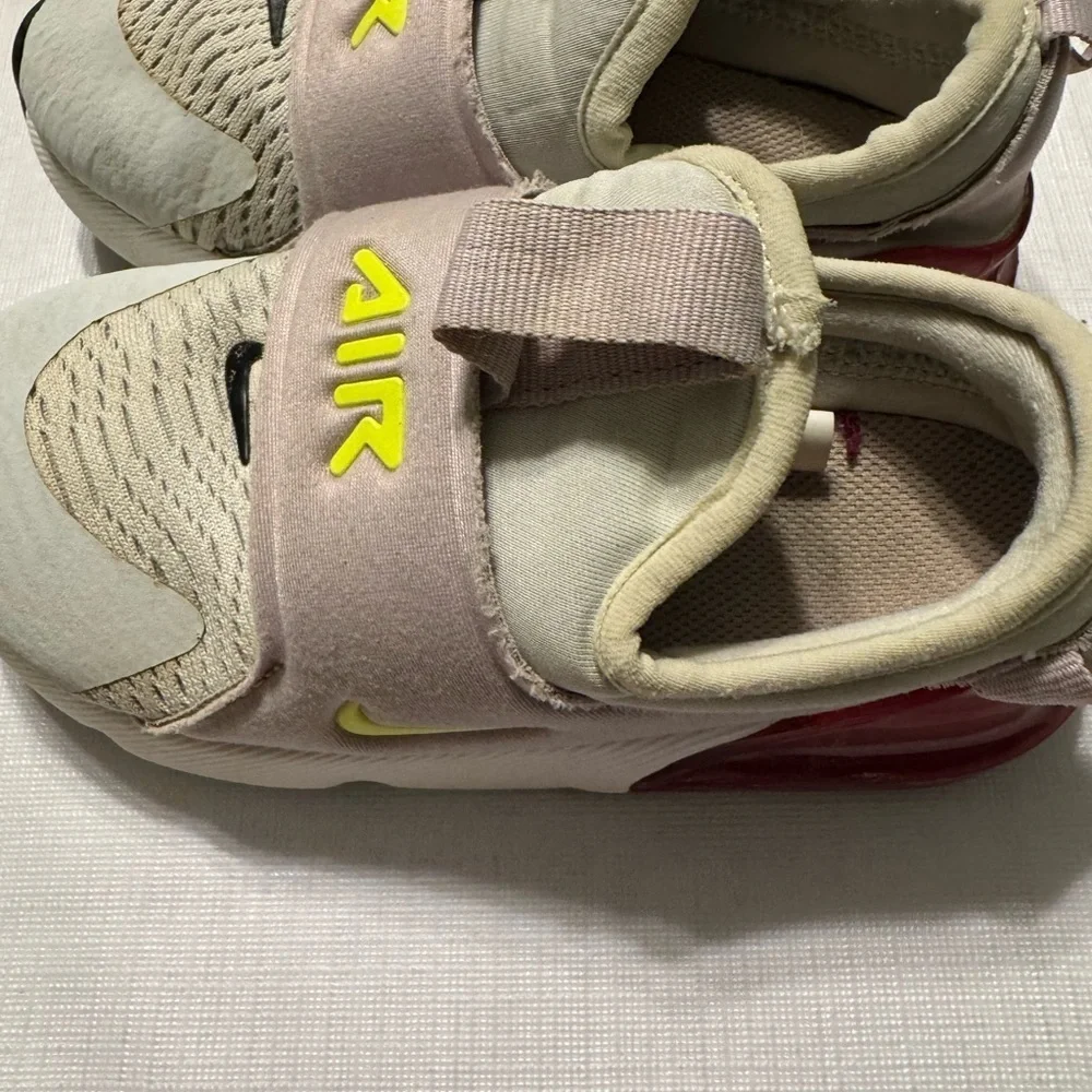 Nike AirMax 270 Girls Size 10C  Fast Shipping !